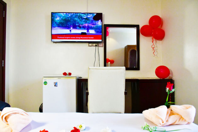 Deluxe Suite Room - Image 2